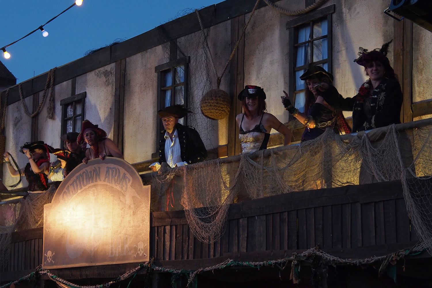 P0054948-2016-08-12-suedengland-boomtown-old-town-piraten Old Town Piraten . Boomtown Fair . bei Winchester . Sussex . Südengland (Foto: Andreas Kuhrt)