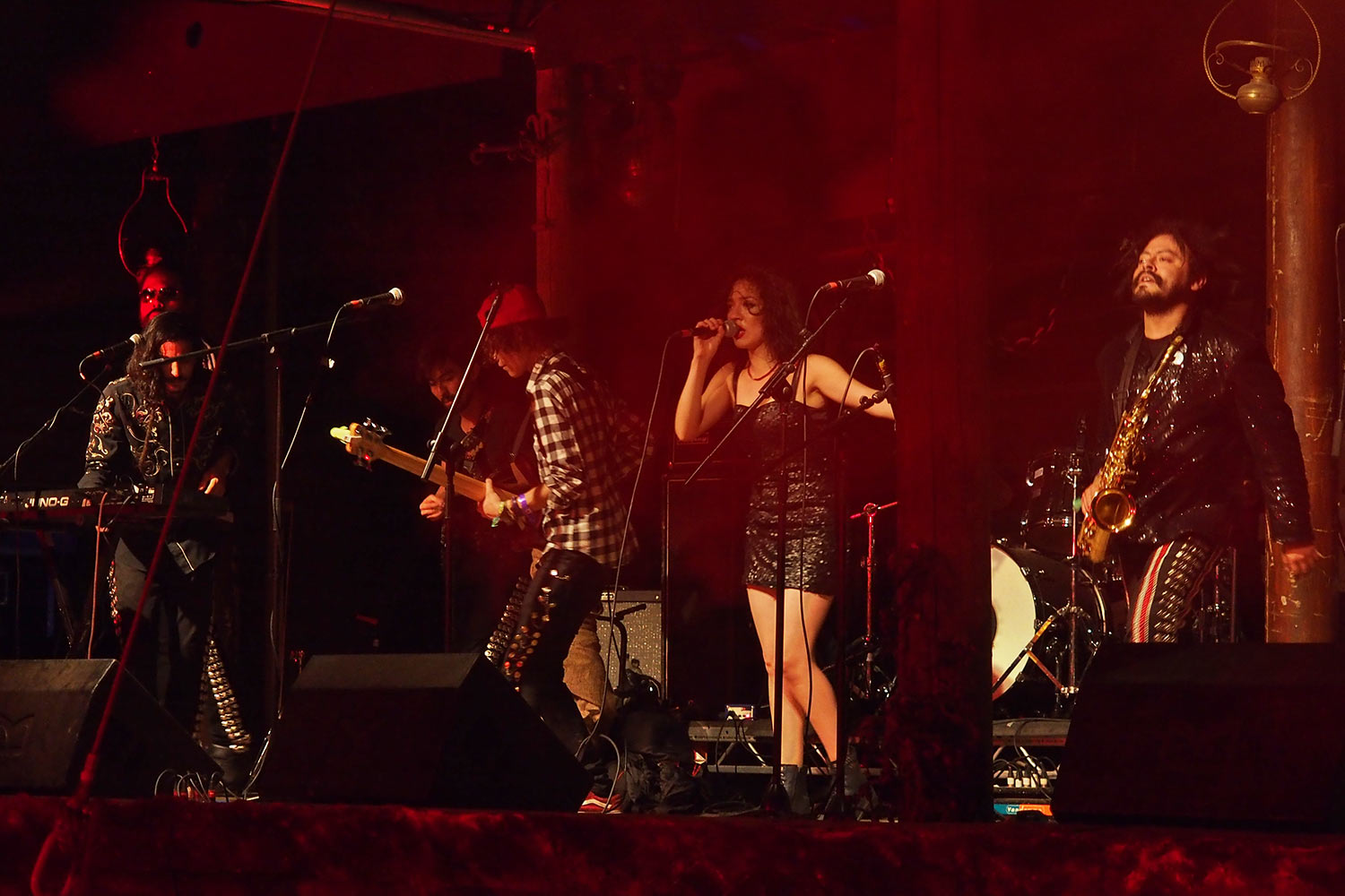P0055010-2016-08-12-suedengland-boomtown-old-town-jolly-dodger-los-de-abajo Los de abajo . Jolly Dodger in Old Town . Boomtown Fair . bei Winchester . Sussex . Südengland (Foto: Andreas Kuhrt)