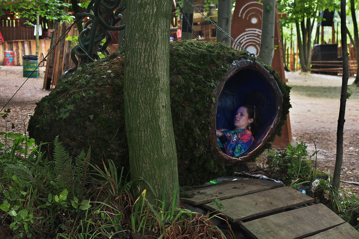 P0055036-2016-08-13-suedengland-boomtown-psy-forest-cocon Cocon im Psy Forest . Boomtown Fair . bei Winchester . Sussex . Südengland (Foto: Andreas Kuhrt)
