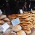 Brote von Olivier's Bakery . Boomtown Fair . bei Winchester . Sussex . Südengland (Foto: Andreas Kuhrt)