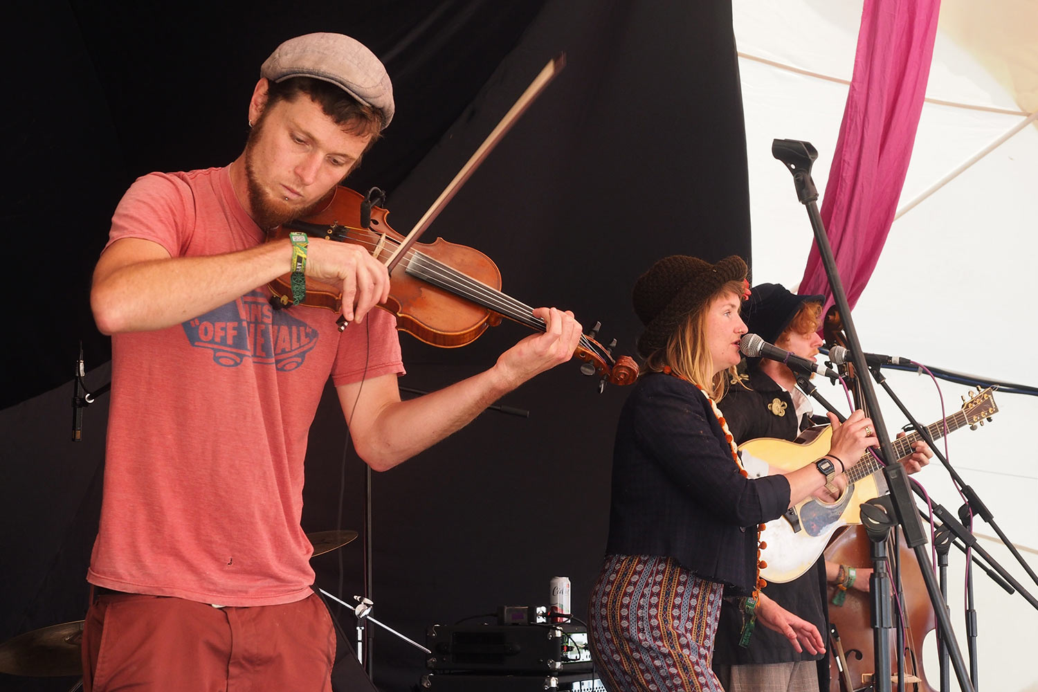 P0055061-2016-08-13-suedengland-boomtown-whistlers-green-floating-lotus-snufkin Snufkin . Floating Lotus in Whistlers Green . Boomtown Fair . bei Winchester . Sussex . Südengland (Foto: Andreas Kuhrt)