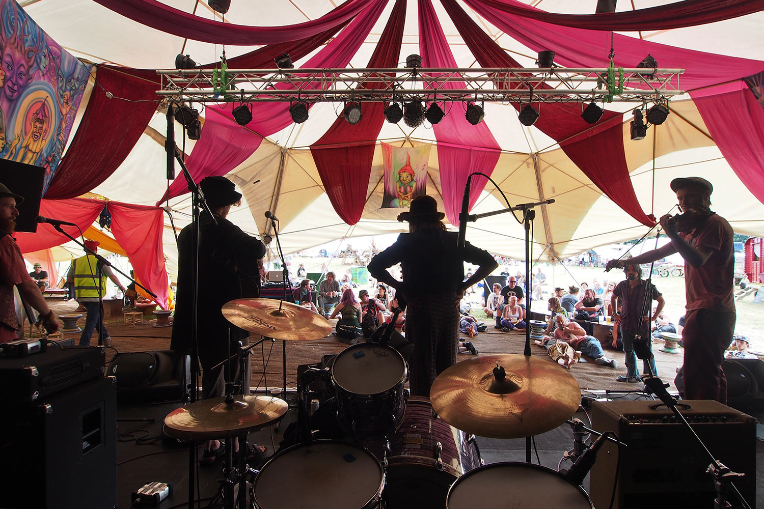 P0055088-2016-08-13-suedengland-boomtown-whistlers-green-floating-lotus-snufkin Snufkin . Floating Lotus in Whistlers Green . Boomtown Fair . bei Winchester . Sussex . Südengland (Foto: Andreas Kuhrt)