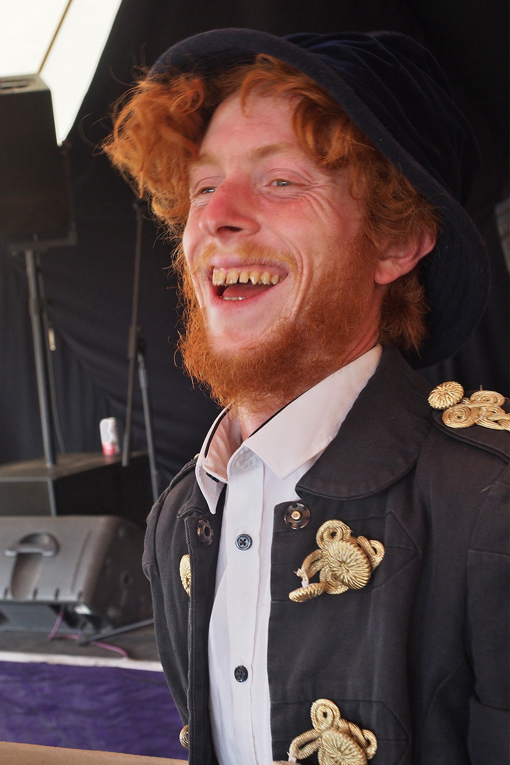 P0055110-2016-08-13-suedengland-boomtown-whistlers-green-floating-lotus-snufkin Snufkin . Floating Lotus in Whistlers Green . Boomtown Fair . bei Winchester . Sussex . Südengland (Foto: Andreas Kuhrt)