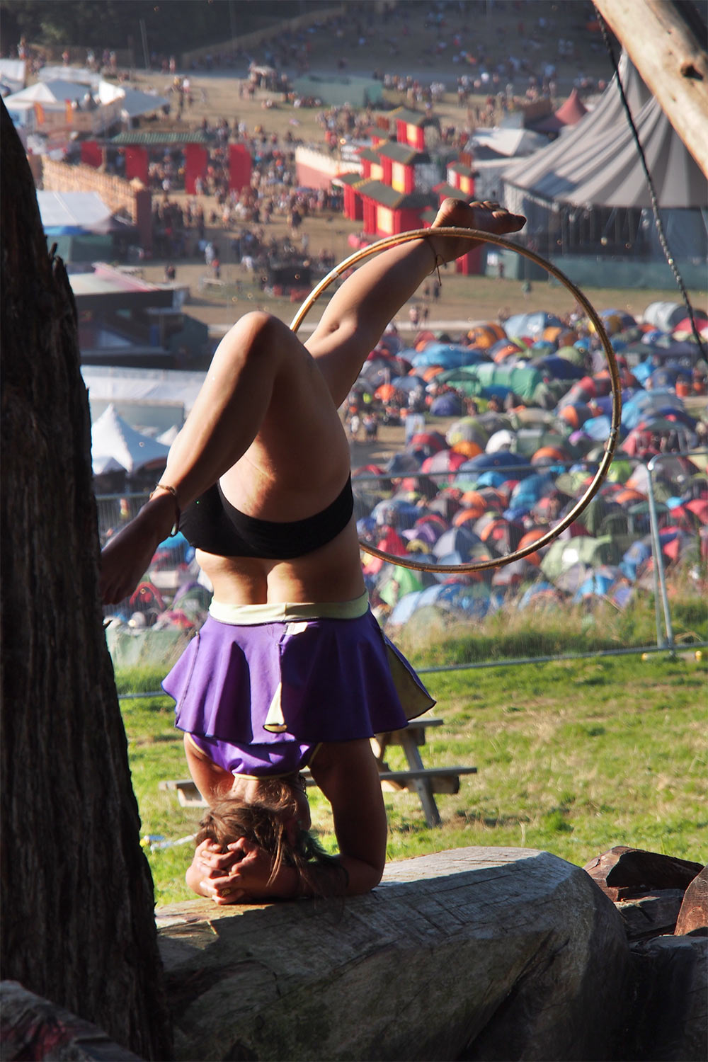P0055499-2016-08-14-suedengland-boomtown Nebendarstellerin . Boomtown Fair . bei Winchester . Hampshire . Südengland (Foto: Andreas Kuhrt)