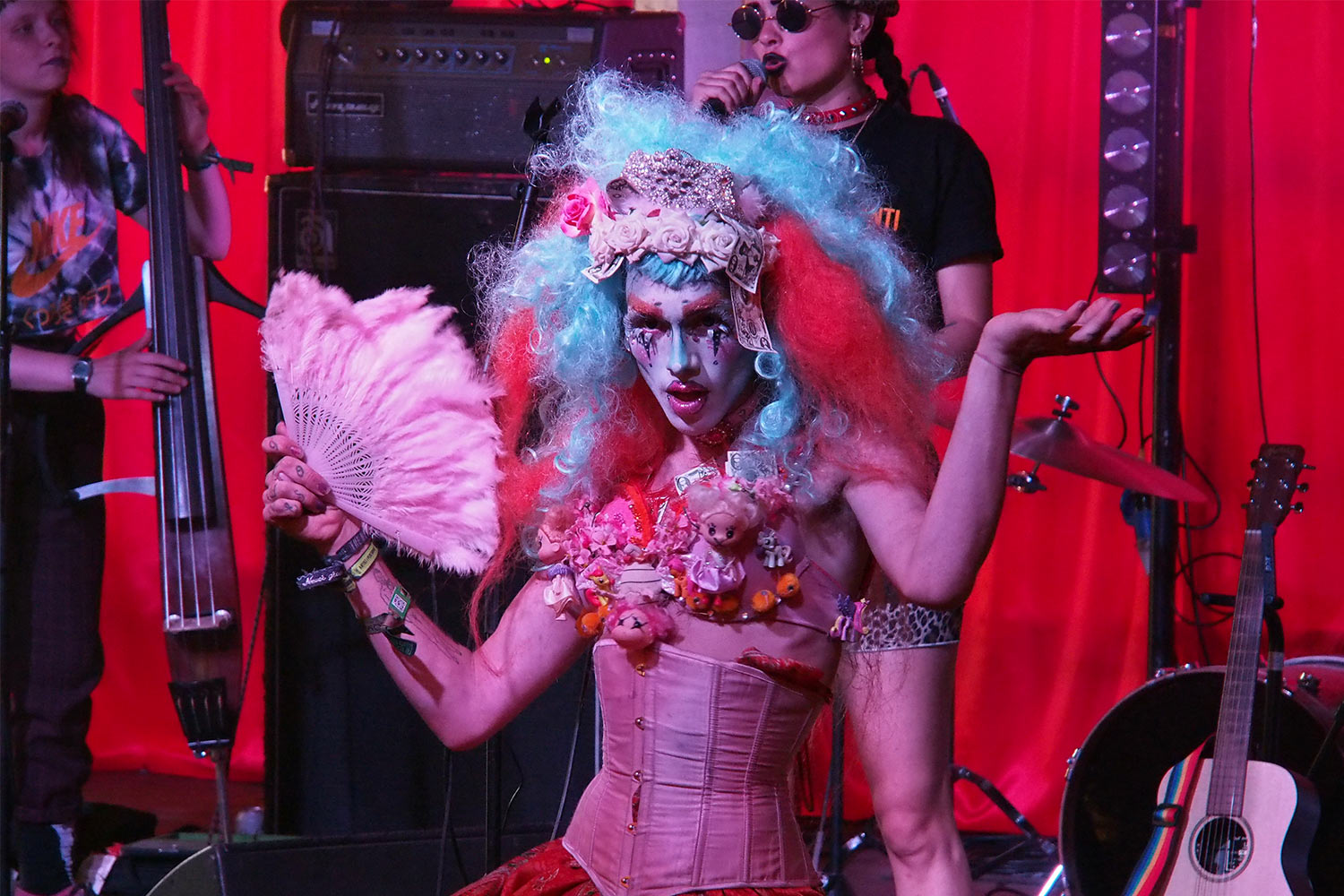 P0055532-2016-08-14-suedengland-boomtown-mayfair-ballroom-barbarellas-bang-bang Barbarella's Bang Bang . Ballroom in Mayfair . Boomtown Fair . bei Winchester . Sussex . Südengland (Foto: Andreas Kuhrt)