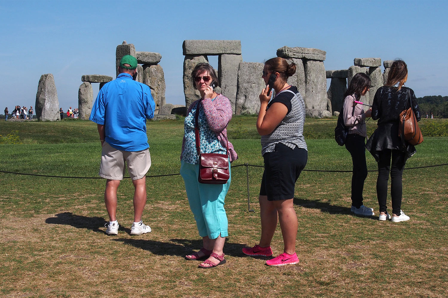 Besucher vor Stonehenge . bei Amesbury . Wiltshire . Südengland (Foto: Andreas Kuhrt)