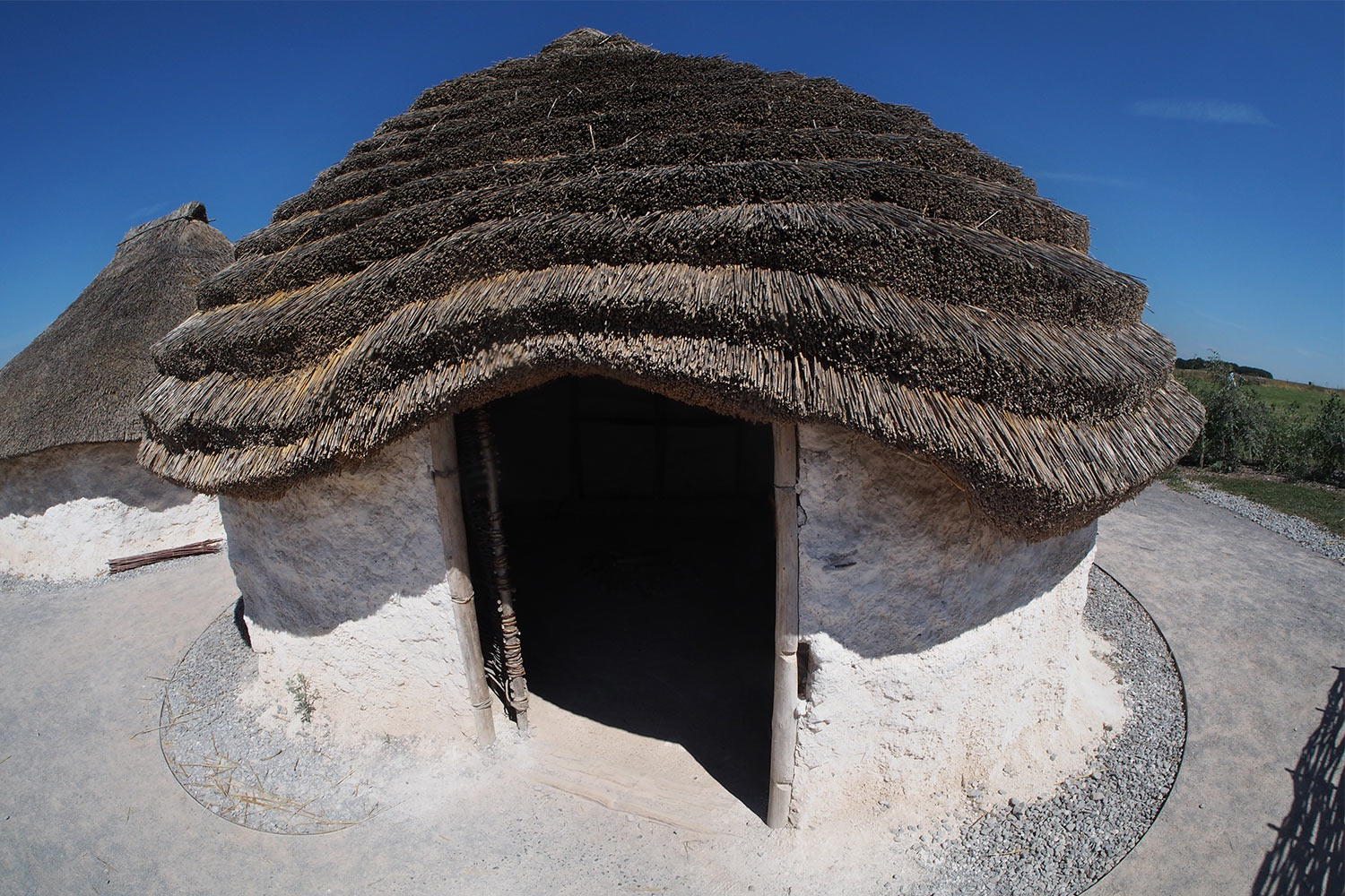 Steinzeitliche Hütte im Stonehenge Museum . bei Amesbury . Wiltshire . Südengland (Foto: Andreas Kuhrt)
