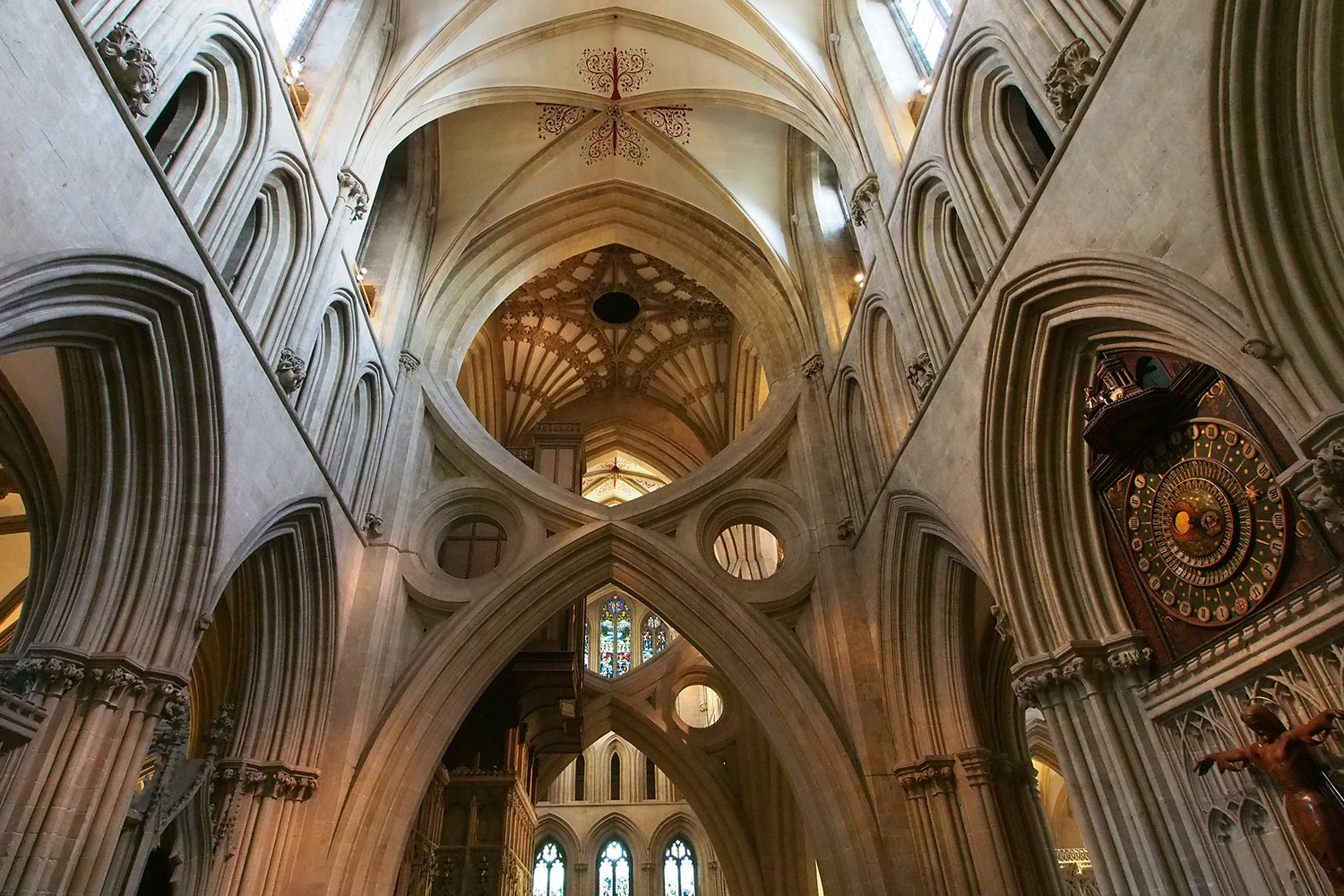 Scherenbogen zwischen Querhaus und Vierung . Wells Cathedral St. Andrew . Somerset . Südengland (Foto: Andreas Kuhrt)