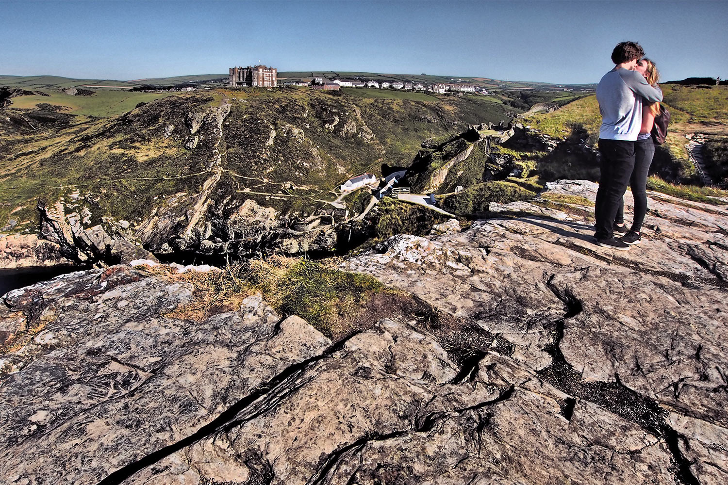P0056182-2016-suedengland-tintagel-castle Blick von der Insel auf Tintagel . Cornwall . Südengland (Foto: Andreas Kuhrt)