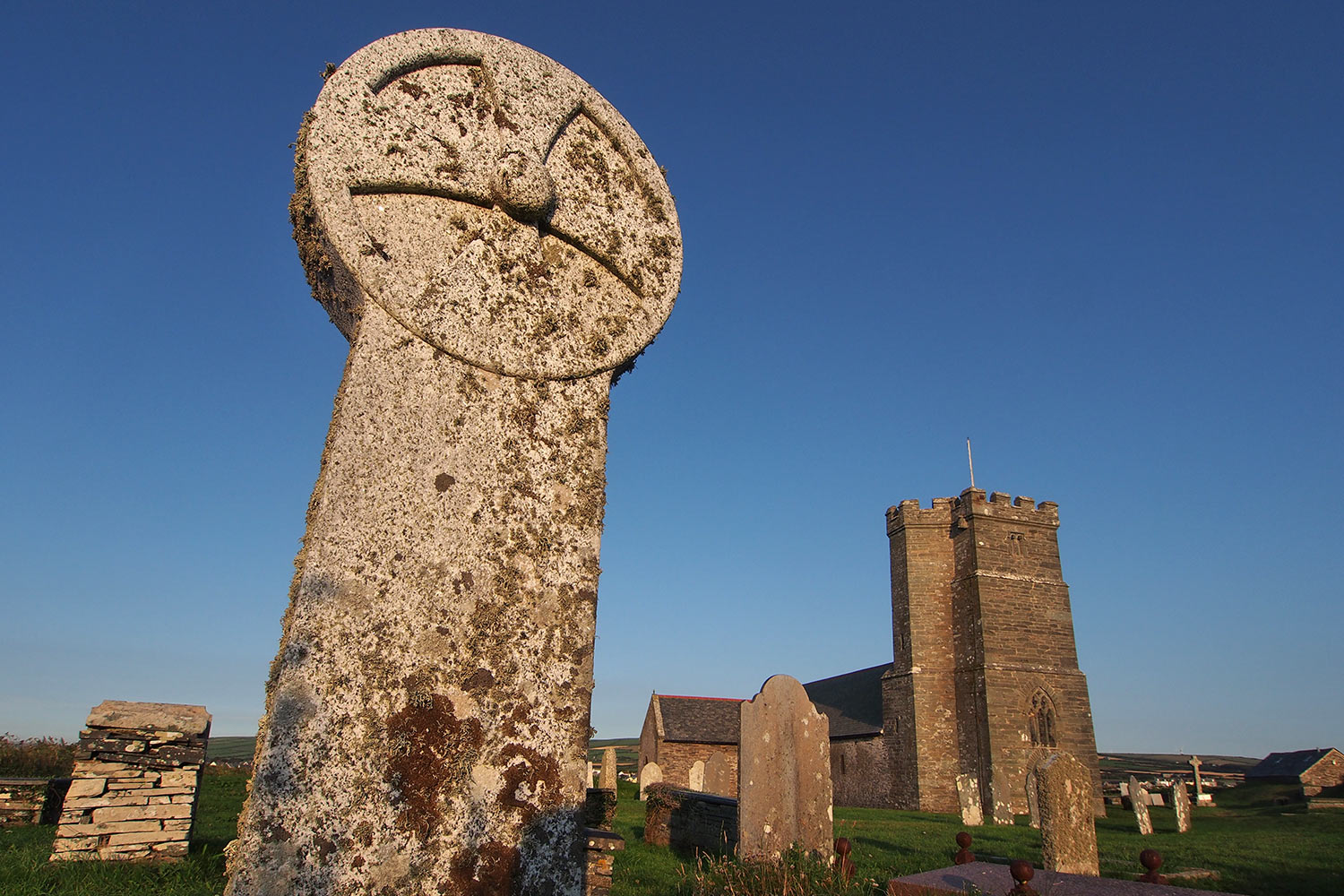P0056311-2016-suedengland-tintagel-normannische-kirche-st-materiana Normannische Kirche St. Materiana bei Tintagel . Cornwall . Südengland (Foto: Andreas Kuhrt)