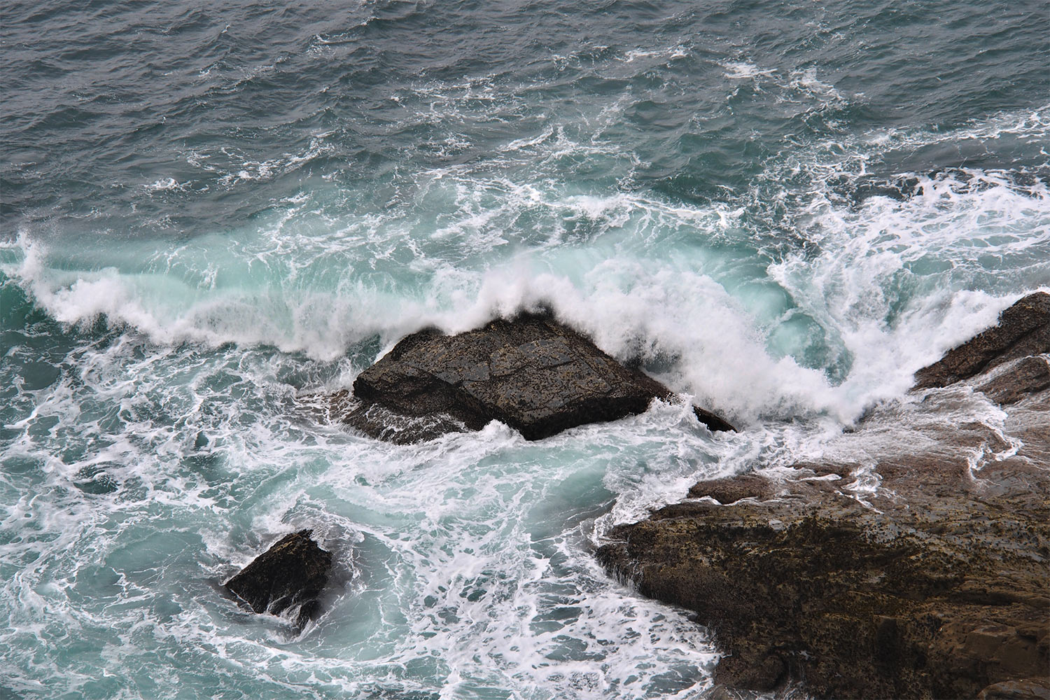 P0056427-2016-suedengland-cornwall-sw-coast-path-bei-tintagel-meer Meer am South West Coast Path bei Tintagel . Cornwall . Südengland (Foto: Andreas Kuhrt)
