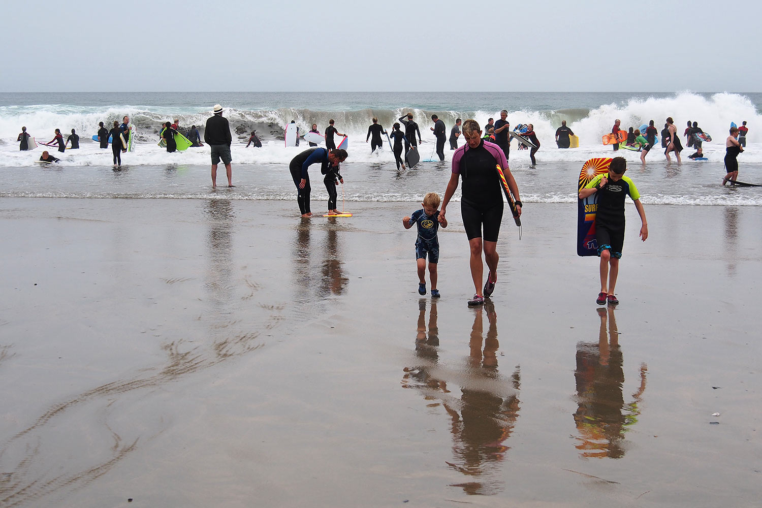 P0056532-2016-suedengland-cornwall-trebarwith-strand-surfer Surfer am Trebarwith Strand . Cornwall . Südengland (Foto: Andreas Kuhrt)