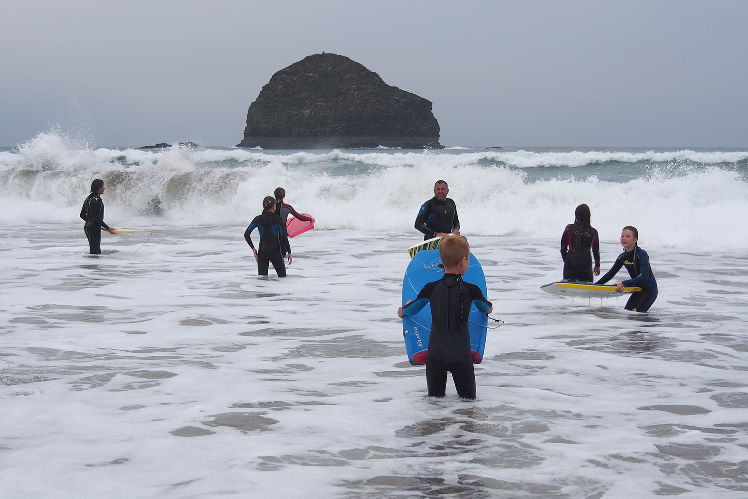 P0056548-2016-suedengland-cornwall-trebarwith-strand-surfer Surfer am Trebarwith Strand . Cornwall . Südengland (Foto: Andreas Kuhrt)