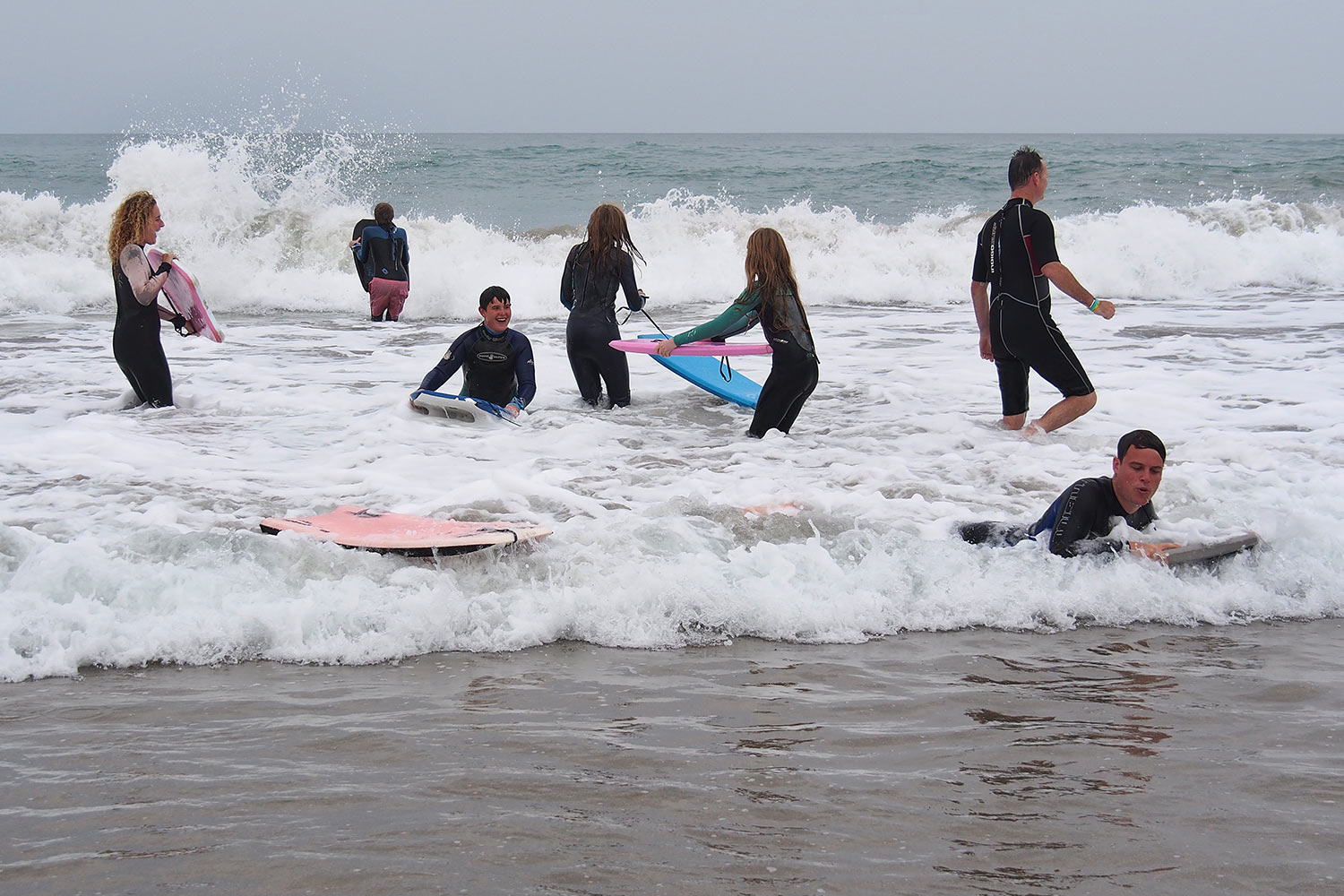 P0056560-2016-suedengland-cornwall-trebarwith-strand-surfer Surfer am Trebarwith Strand . Cornwall . Südengland (Foto: Andreas Kuhrt)