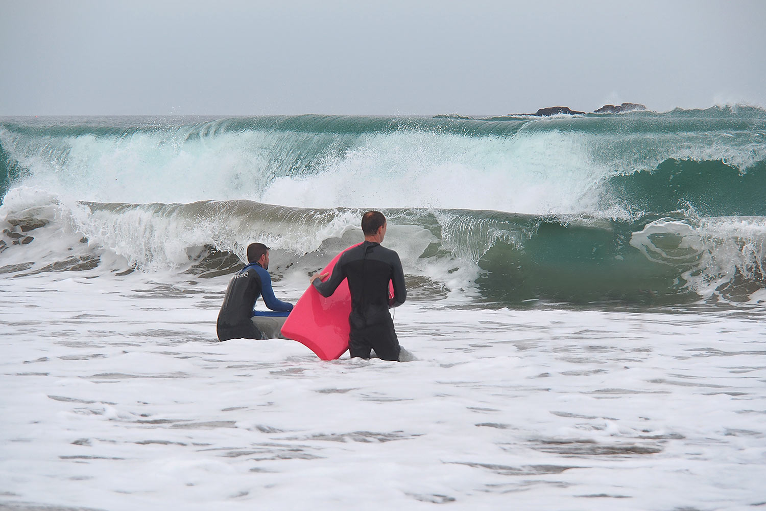 P0056588-2016-suedengland-cornwall-trebarwith-strand-surfer Surfer am Trebarwith Strand . Cornwall . Südengland (Foto: Andreas Kuhrt)