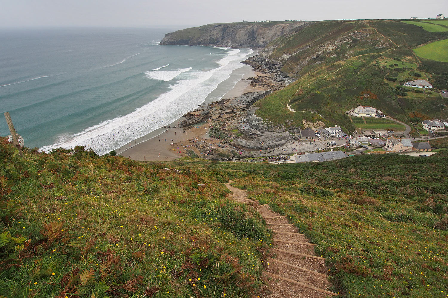 P0056609-2016-suedengland-cornwall-sw-coast-path-trebarwith-strand Aufstieg auf dem South West Coast Path von Trebarwith Strand . Cornwall . Südengland (Foto: Andreas Kuhrt)