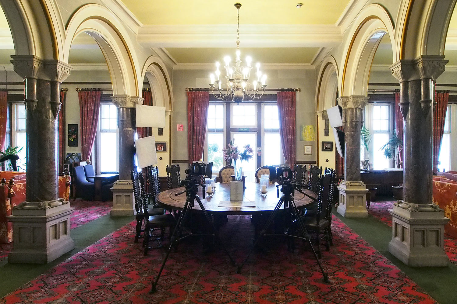 P0056677-2016-suedengland-cornwall-tintagel-camelot-castle-hotel-lobby Lobby im "Camelot Castle Hotel" in Tintagel . Cornwall . Südengland (Foto: Andreas Kuhrt)