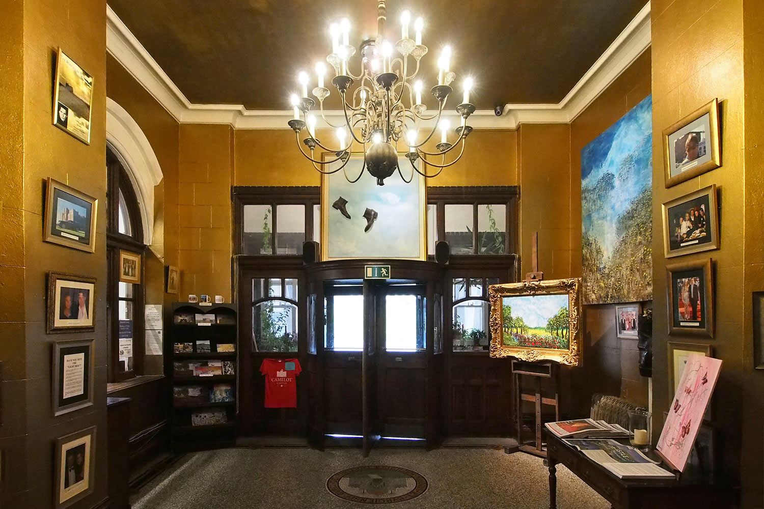P0056680-2016-suedengland-cornwall-tintagel-camelot-castle-hotel-eingang Empfang im "Camelot Castle Hotel" in Tintagel . Cornwall . Südengland (Foto: Andreas Kuhrt)