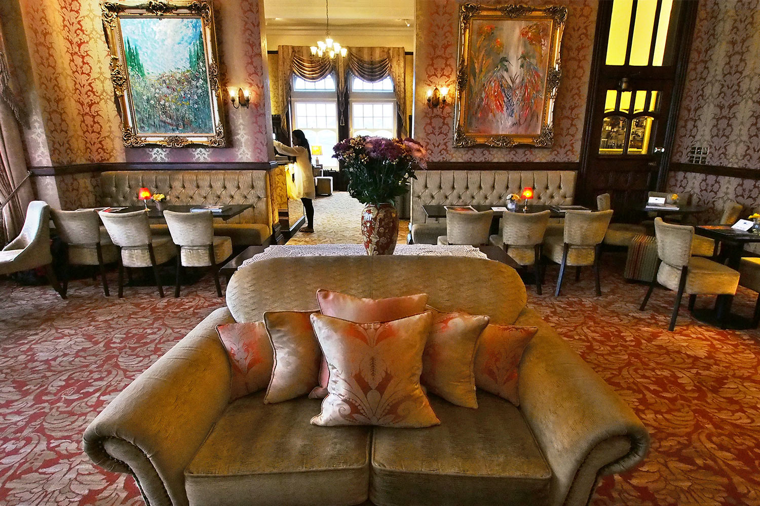 P0056697-2016-suedengland-cornwall-tintagel-camelot-castle-hotel-cafe Bar im "Camelot Castle Hotel" in Tintagel . Cornwall . Südengland (Foto: Andreas Kuhrt)