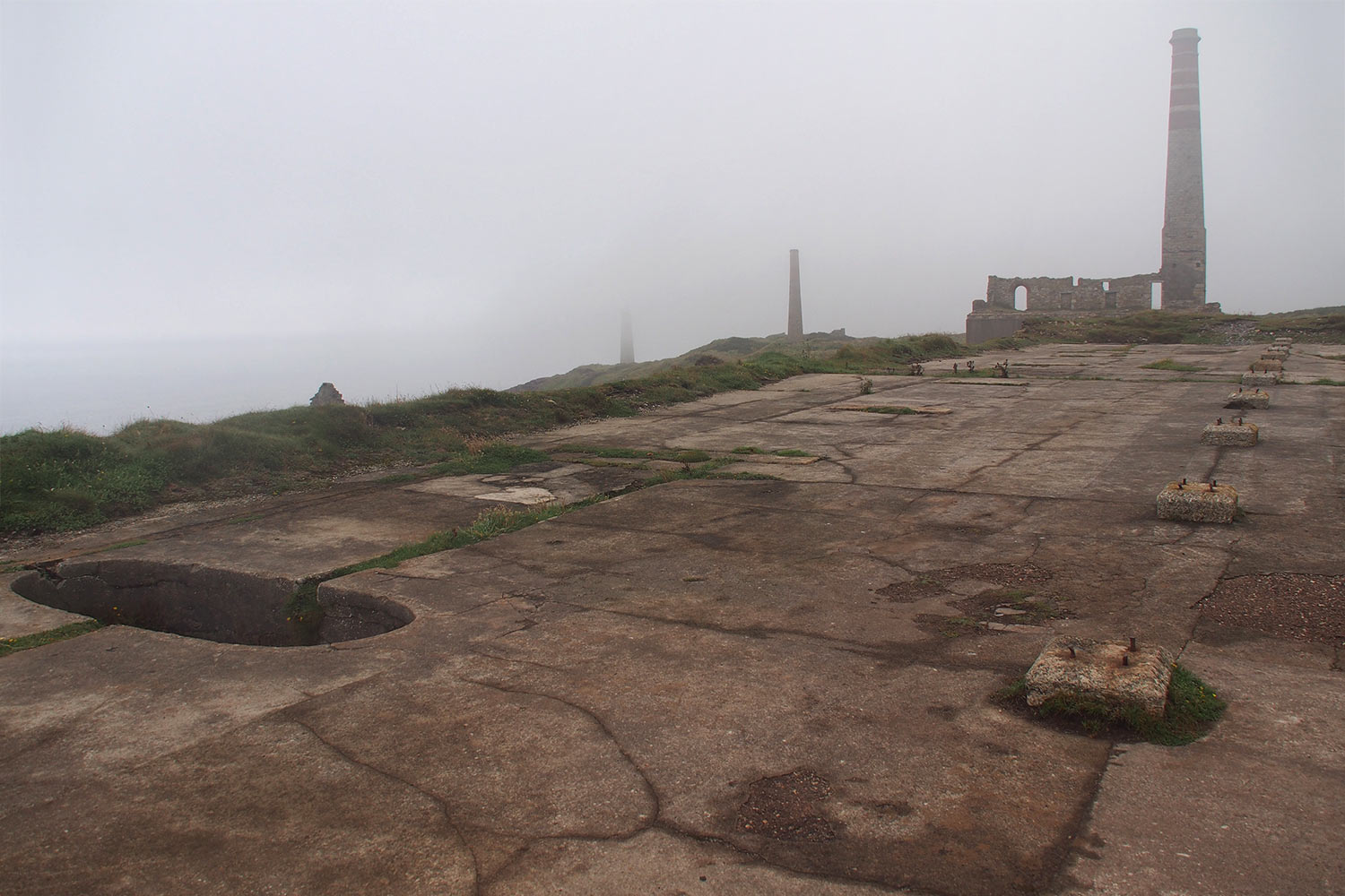 P0056740-2016-suedengland-cornwall-tin-coast-levant-mine-ehemalige-kaue Ehemalige Kaue der Levant Mine . Tin Coast . Cornwall . Südengland (Foto: Andreas Kuhrt)