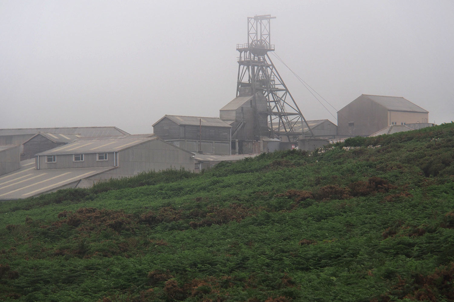 P0056773-2016-suedengland-cornwall-tin-coast-geevor-mine Förderturm der Geevor Mine . Tin Coast . Cornwall . Südengland (Foto: Andreas Kuhrt)