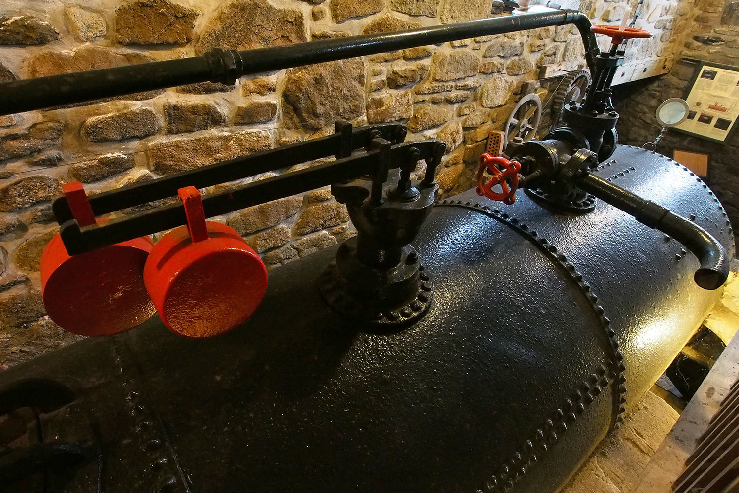 P0056823-2016-suedengland-cornwall-tin-coast-levant-mine-beam-engine Beam Engine der Levant Mine . Tin Coast . Cornwall . Südengland (Foto: Andreas Kuhrt)
