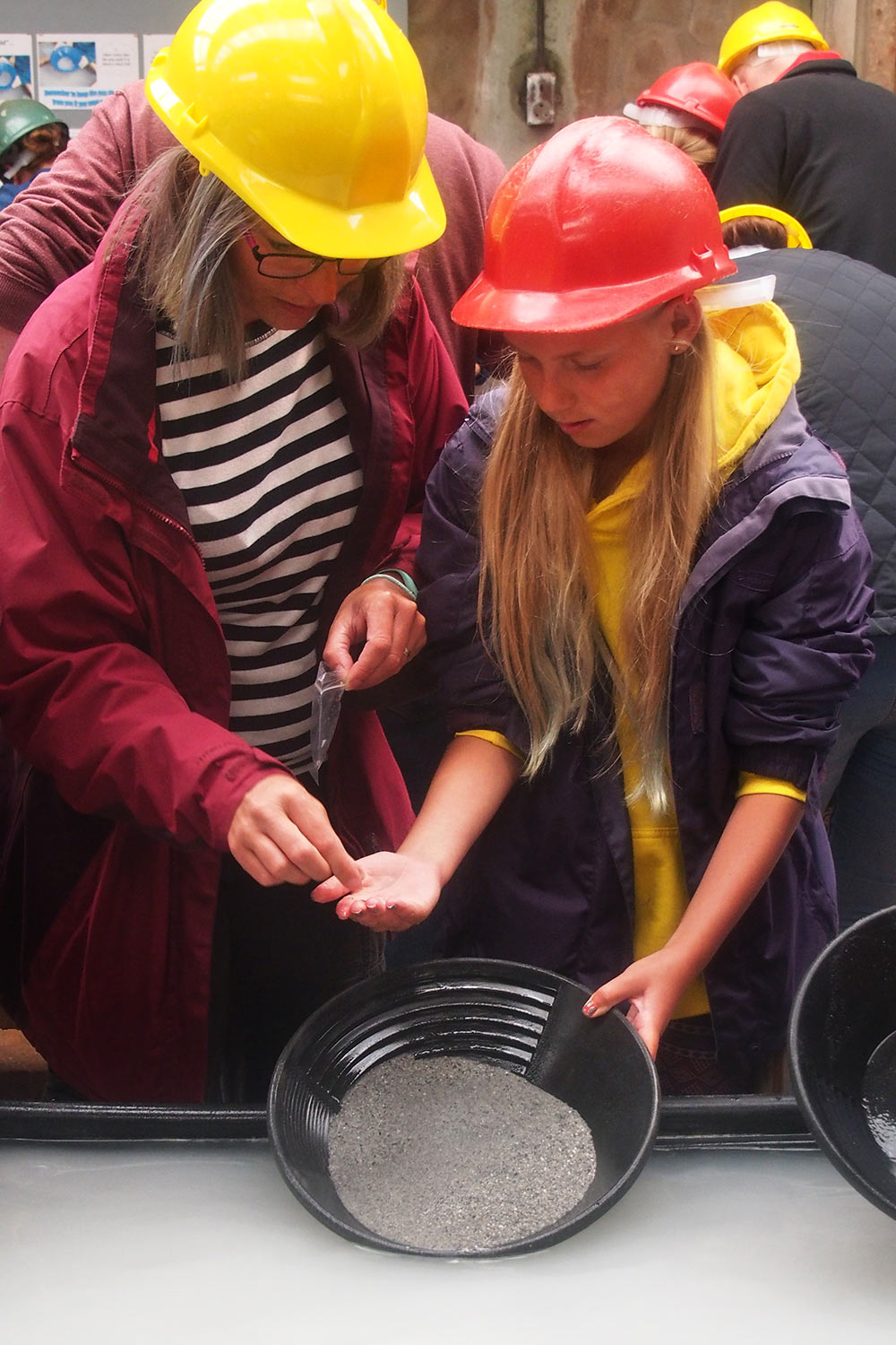 P0056863-2016-suedengland-cornwall-tin-coast-geevor-mine-goldwaescher Goldwäscher . Geevor Mine . Tin Coast . Cornwall . Südengland (Foto: Andreas Kuhrt)