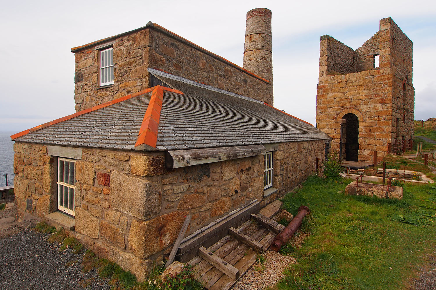 P0056914-2016-suedengland-cornwall-tin-coast-levant-mine-pumpenhaus Pumpenhaus der Levant Mine . Tin Coast . Cornwall . Südengland (Foto: Andreas Kuhrt)