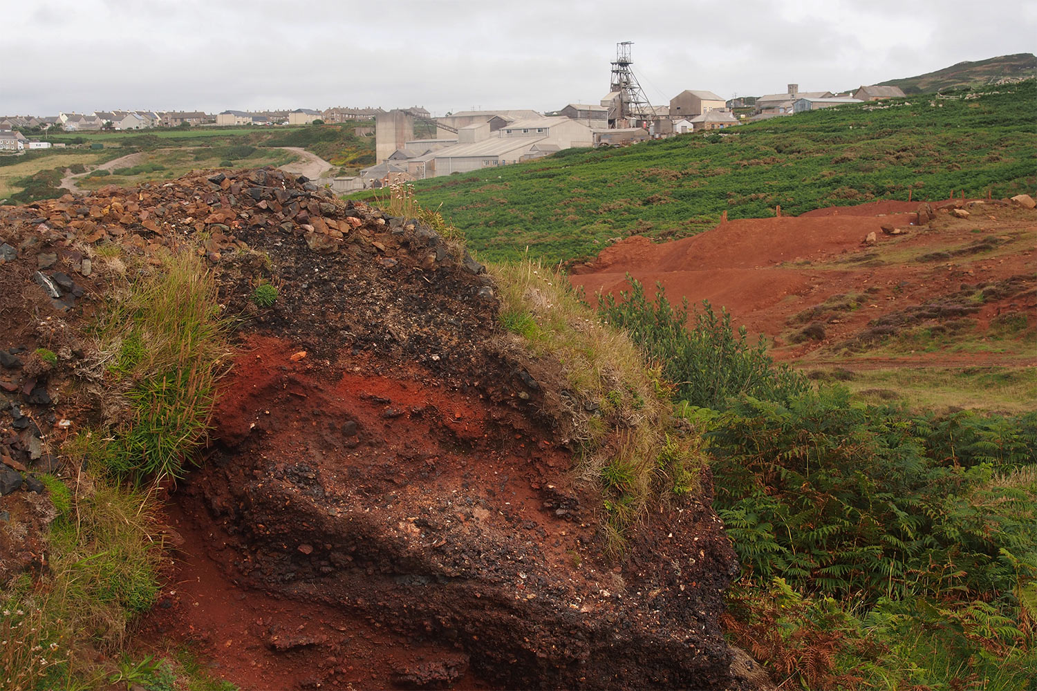 P0056919-2016-suedengland-cornwall-tin-coast-geevor-mine Abraumhalden an der Geevor Mine . Tin Coast . Cornwall . Südengland (Foto: Andreas Kuhrt)