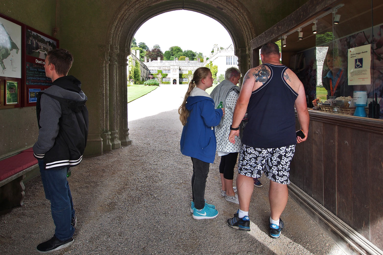 Eingang im Torhaus . Lanhydrock House . Cornwall . Südengland (Foto: Andreas Kuhrt 2016)