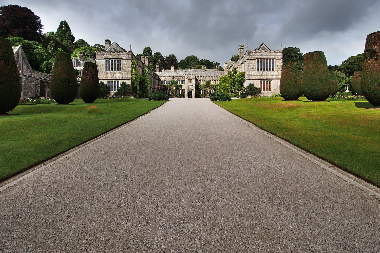 Aufgang . Lanhydrock House . Cornwall . Südengland (Foto: Andreas Kuhrt 2016)