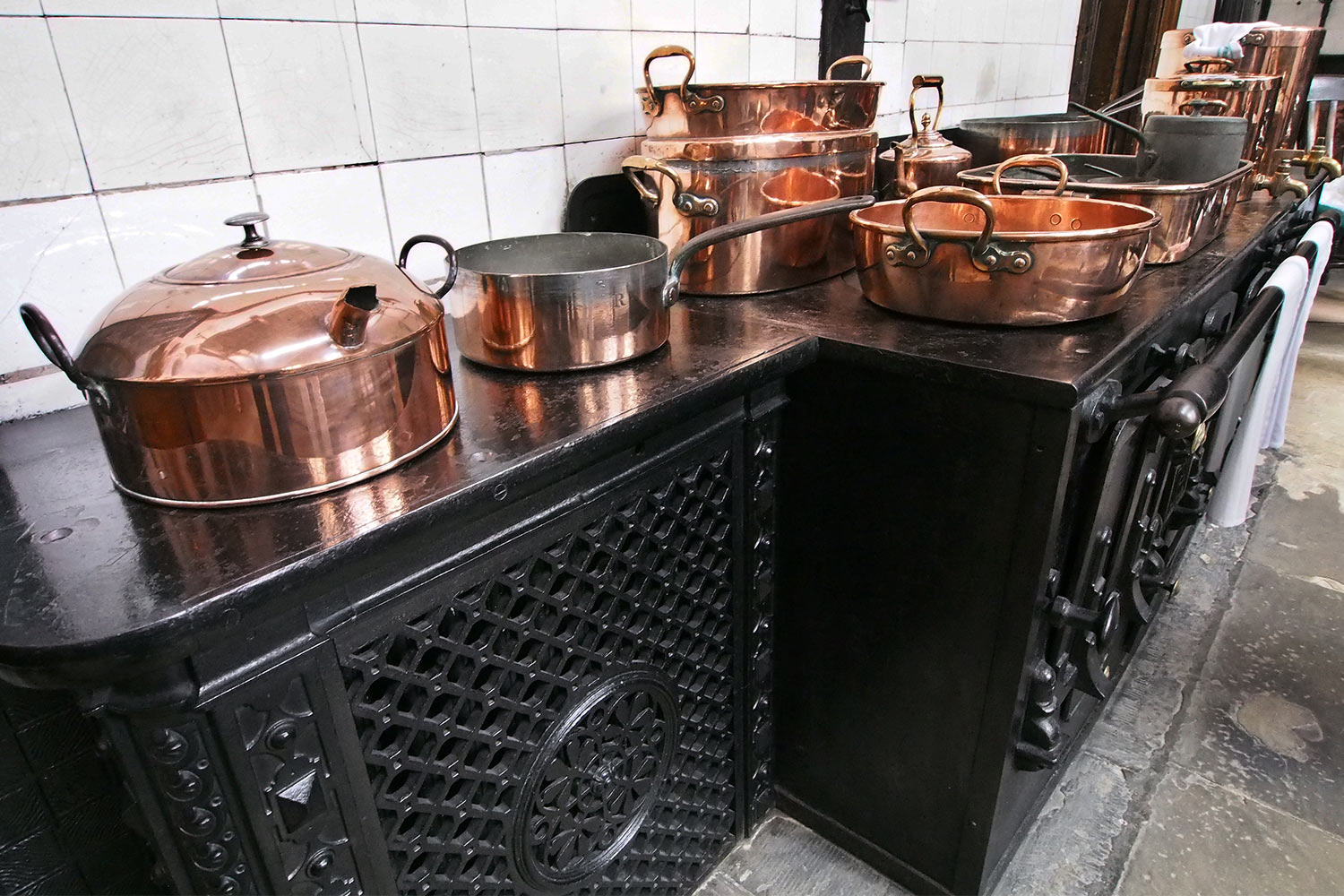 Kupfergeschirr in der Küche . Lanhydrock House . Cornwall . Südengland (Foto: Andreas Kuhrt 2016)