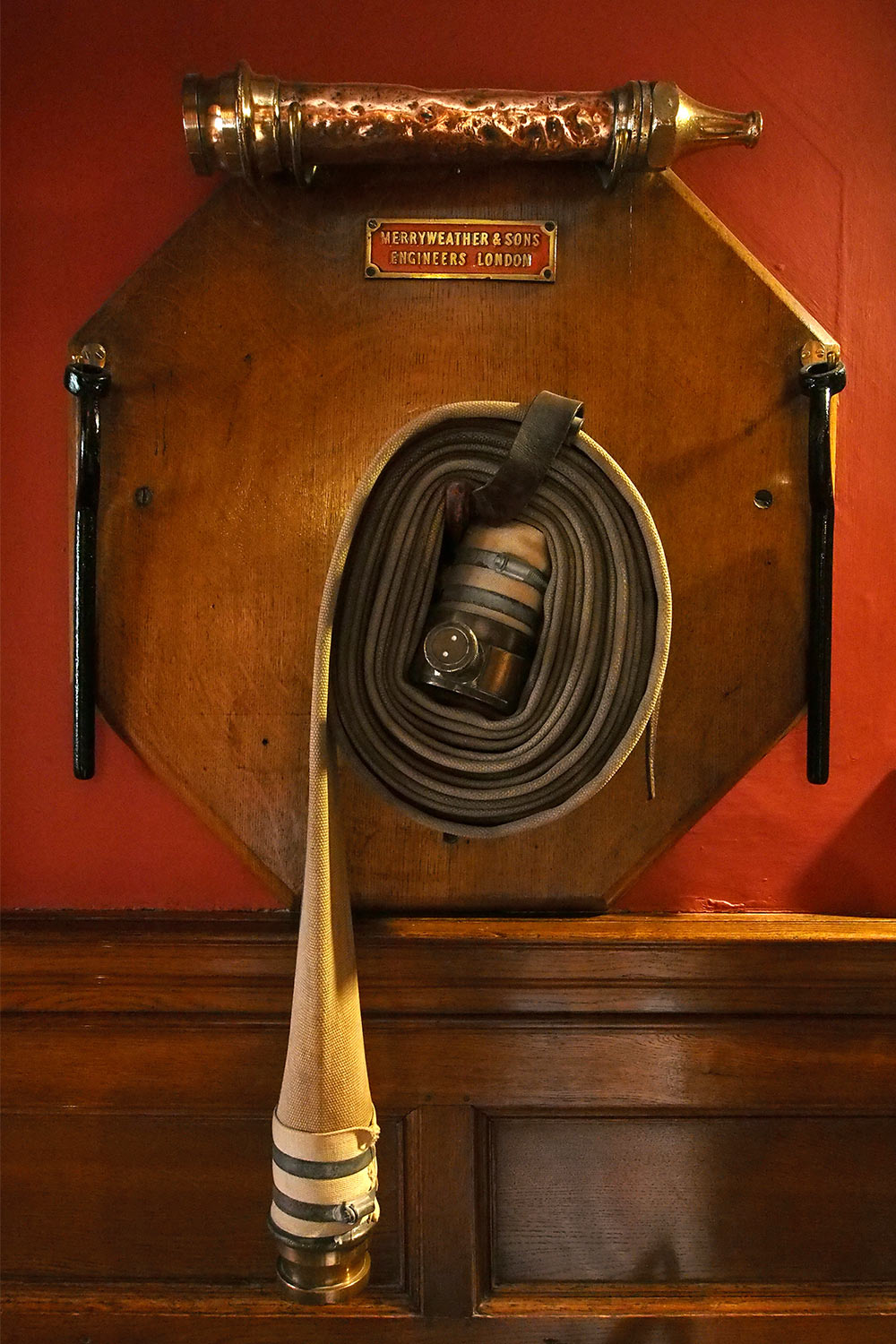 Feuerlöscher . Lanhydrock House . Cornwall . Südengland (Foto: Andreas Kuhrt 2016)