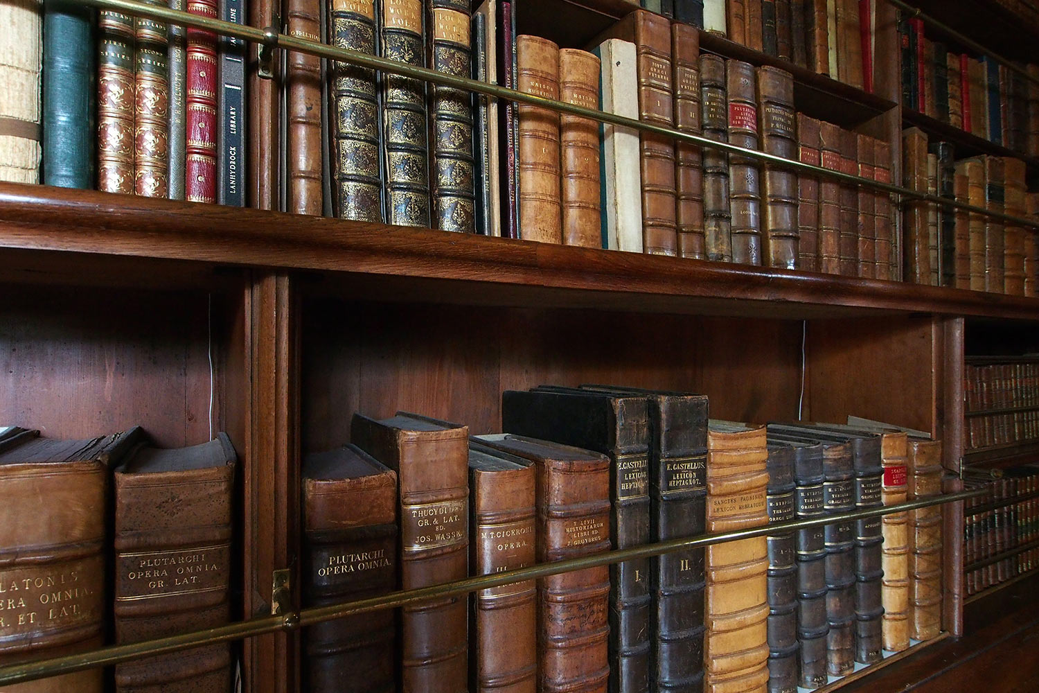 Bibliothek in der Galerie . Lanhydrock House . Cornwall . Südengland (Foto: Andreas Kuhrt 2016)