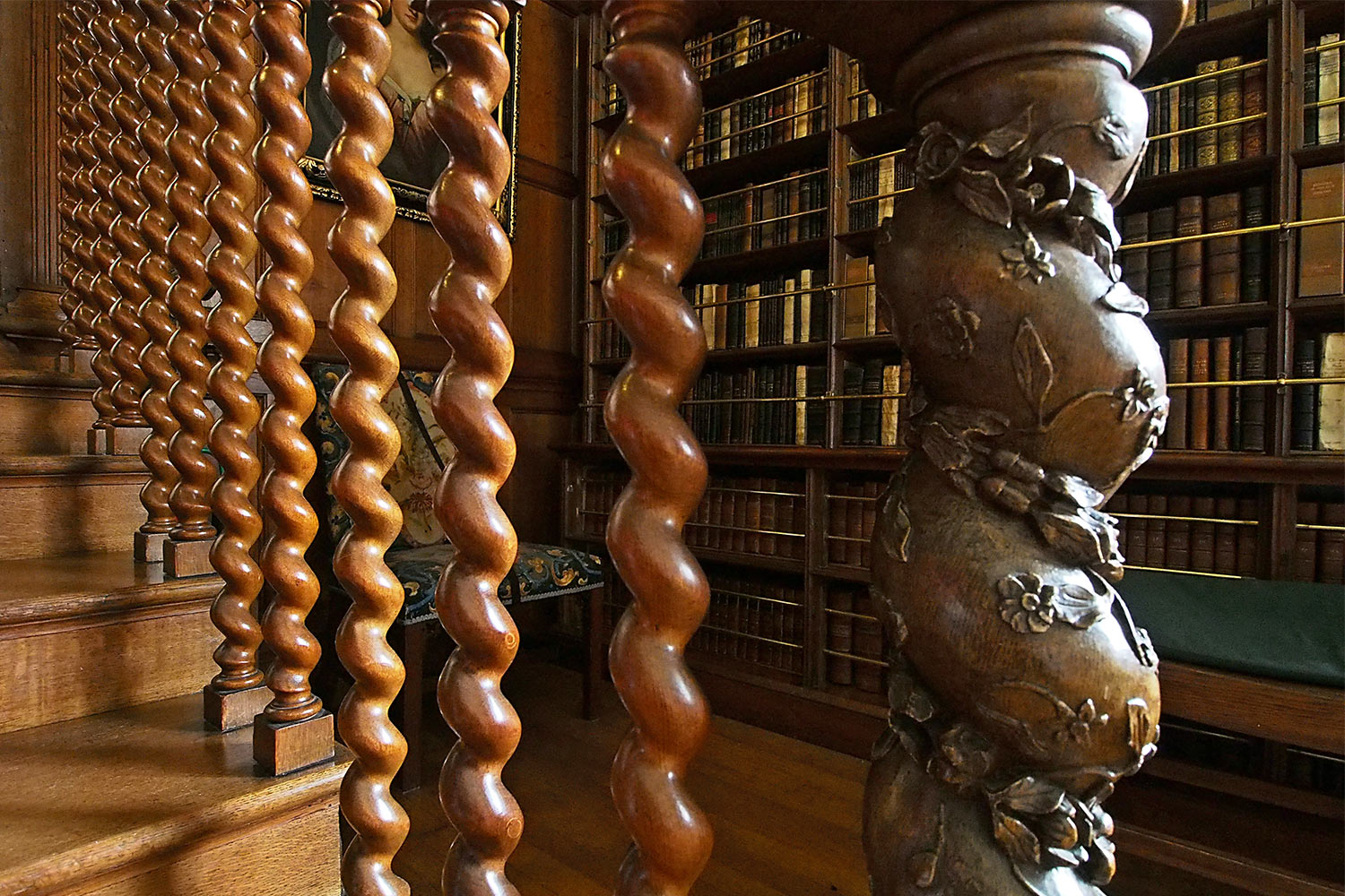 Geländer in der Bibliothek . Lanhydrock House . Cornwall . Südengland (Foto: Andreas Kuhrt 2016)