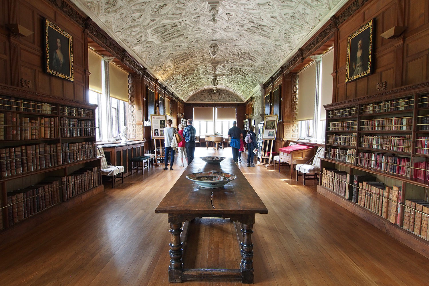 Bibliothek in der Galerie . Lanhydrock House . Cornwall . Südengland (Foto: Andreas Kuhrt 2016)