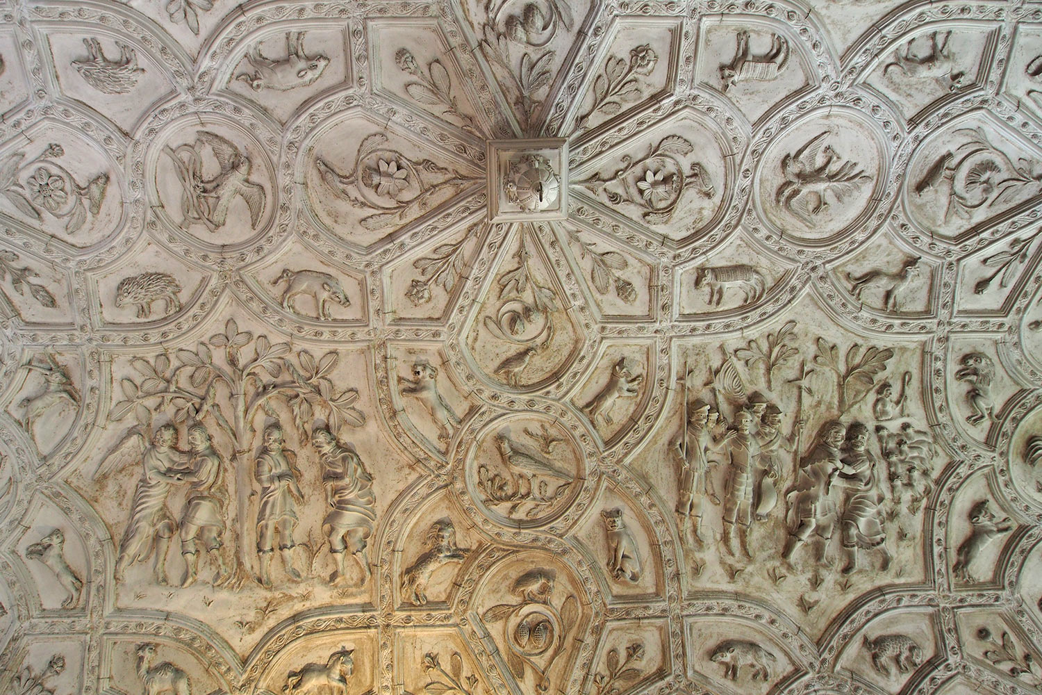 Stuckdecke aus dem 17. Jh. mit biblischen Motiven in der Galerie . Lanhydrock House . Cornwall . Südengland (Foto: Andreas Kuhrt 2016)