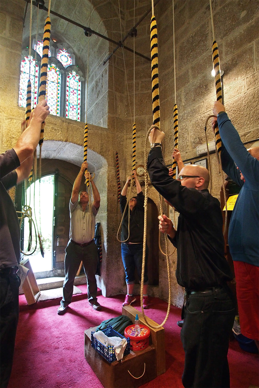 Glockenläuten in der Kirche St. Hydroc . Lanhydrock House . Cornwall . Südengland (Foto: Andreas Kuhrt 2016)