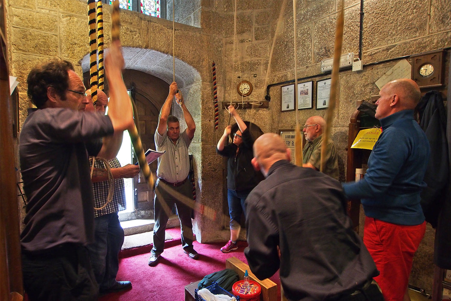 Glockenläuten in der Kirche St. Hydroc . Lanhydrock House . Cornwall . Südengland (Foto: Andreas Kuhrt 2016)