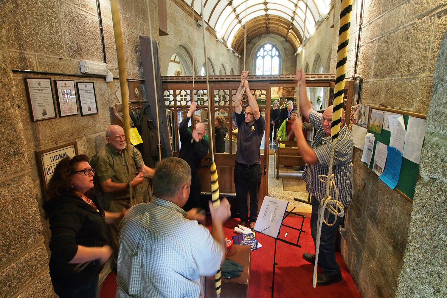 Glockenläuten in der Kirche St. Hydroc . Lanhydrock House . Cornwall . Südengland (Foto: Andreas Kuhrt 2016)