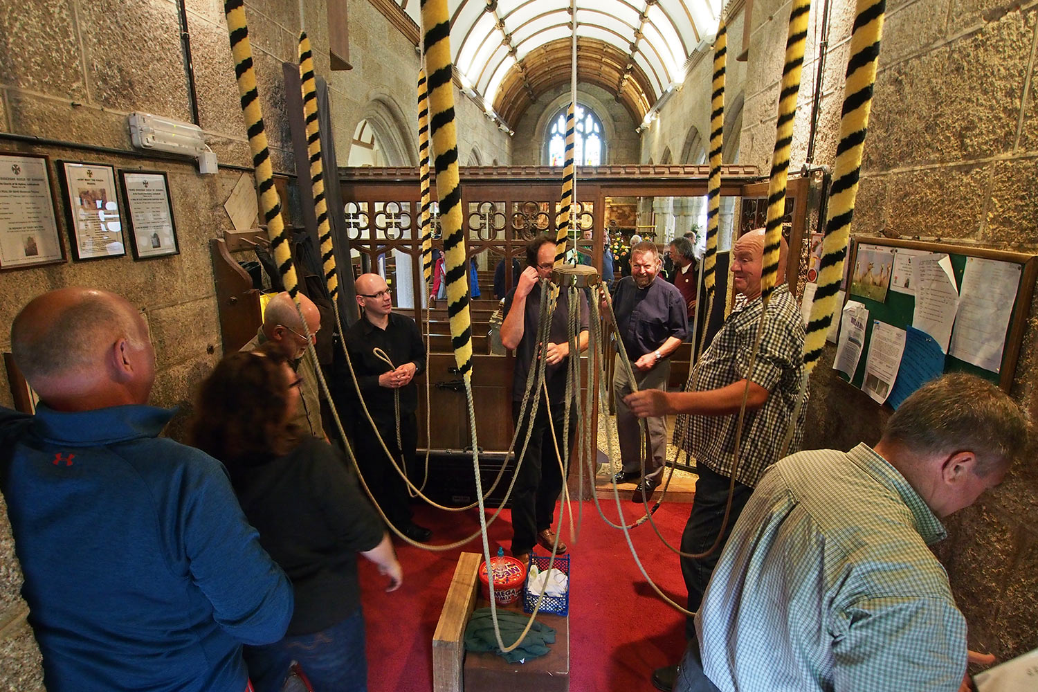 Glockenläuten in der Kirche St. Hydroc . Lanhydrock House . Cornwall . Südengland (Foto: Andreas Kuhrt 2016)