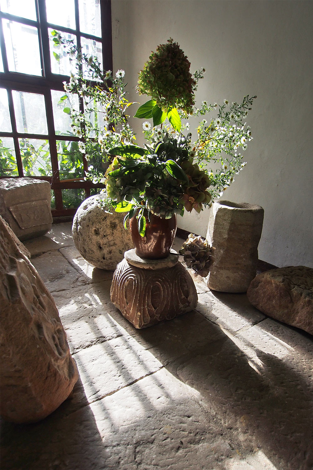 Blumenfenster in der Leuchtenburg . bei Seitenroda . Thüringen (Foto: Andreas Kuhrt 2016)