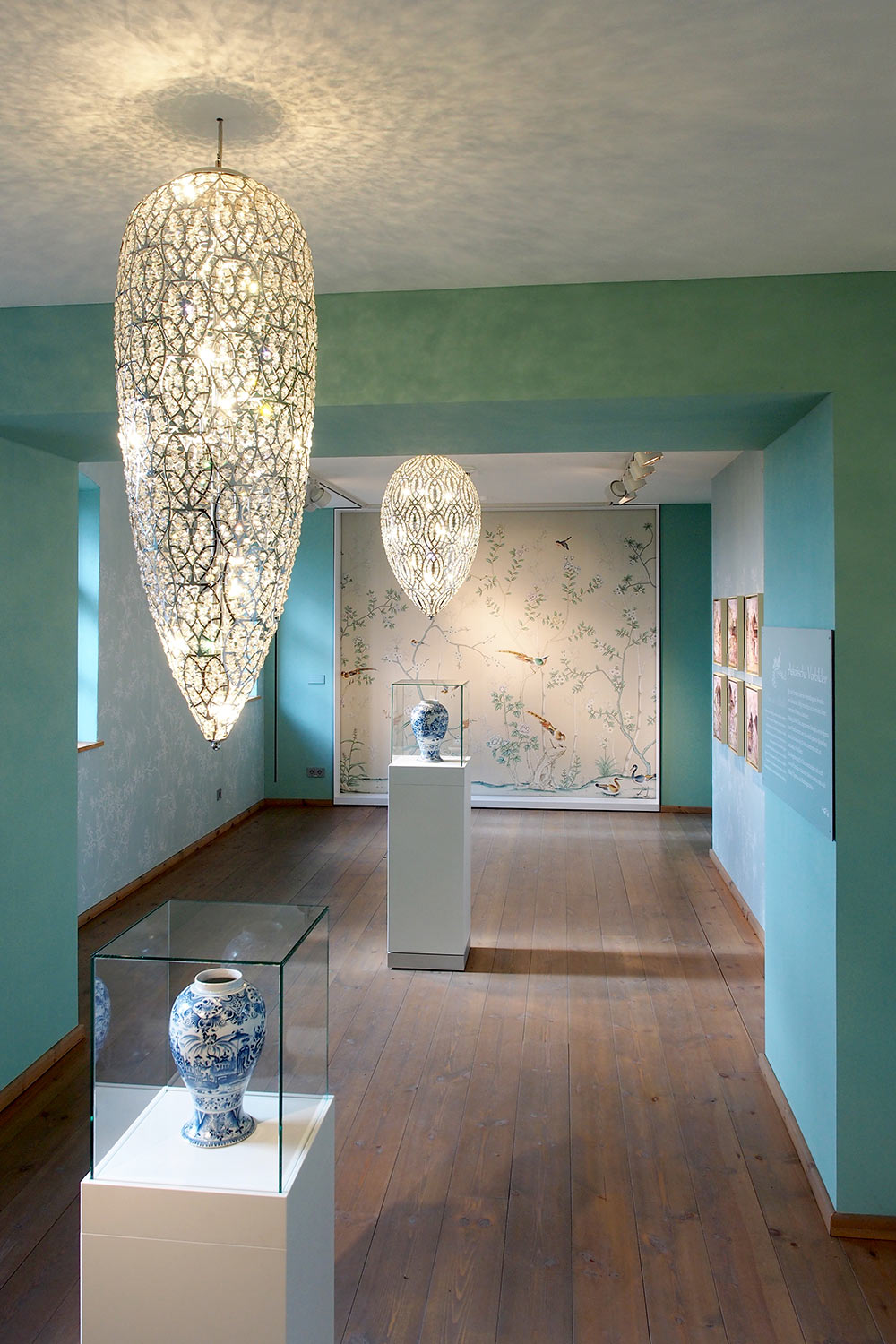 Kristall-Leuchten in der Porzellanausstellung . Leuchtenburg . bei Seitenroda . Thüringen (Foto: Andreas Kuhrt 2016)