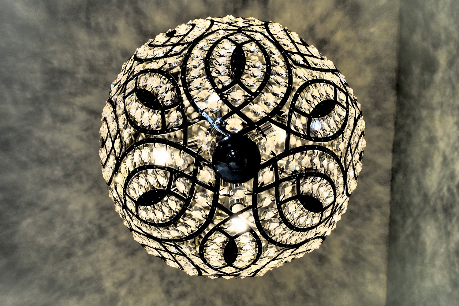 Kristall-Leuchte in der Porzellanausstellung . Leuchtenburg . bei Seitenroda . Thüringen (Foto: Andreas Kuhrt 2016)