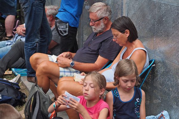 Warten auf Amy Macdonald . Rudolstadt-Festival 2017 (Foto: Andreas Kuhrt)