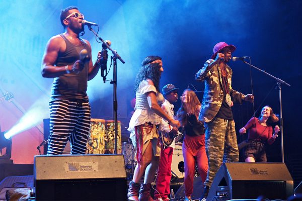 Tanzmäuse bei Jupiter & Okwess (Kongo) . Rudolstadt-Festival 2017 (Foto: Andreas Kuhrt)