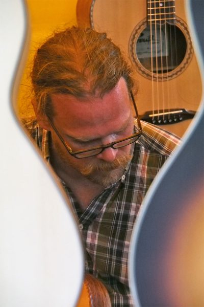 Musikinstrumente Mangelgasse: Violinen Violas Celli Stefan Rehms . Rudolstadt-Festival 2017 (Foto: Andreas Kuhrt)