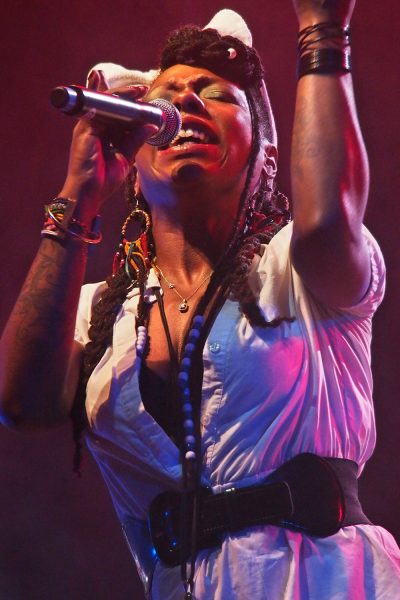 La Dame Blanche: Yaïté Ramos Rodriguez . Rudolstadt-Festival 2017 (Foto: Andreas Kuhrt)