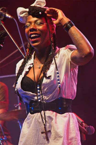 La Dame Blanche: Yaïté Ramos Rodriguez . Rudolstadt-Festival 2017 (Foto: Andreas Kuhrt)