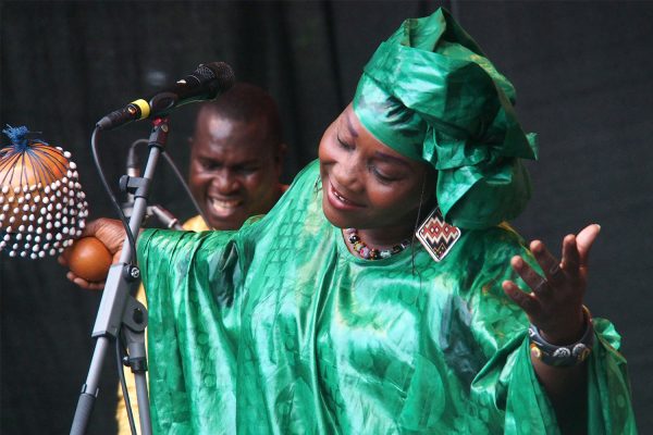 Trio Da Kali: Fodé Lassana Diabaté & Awa Kassé Mady Diabaté . Rudolstadt-Festival 2017 (Foto: Andreas Kuhrt)